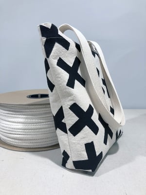 Image of TOTE - XXX