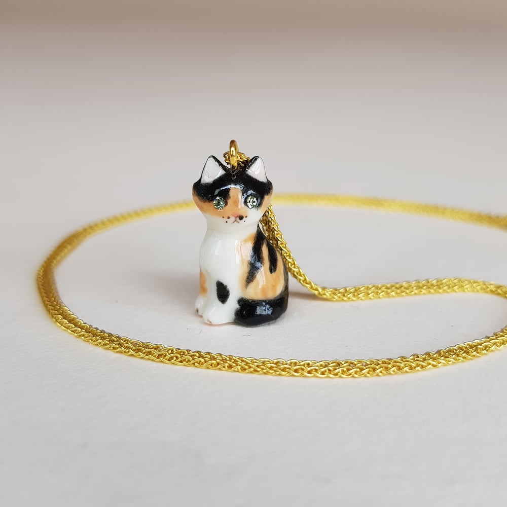 Image of Calico Porcelain & Gold Vermeil Sitting Kitten Pendant