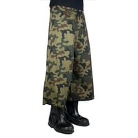 Image 2 of BAS1 Camo capri 