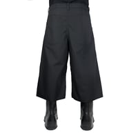 Image 3 of BAS1 Black capri 