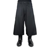 Image 2 of BAS1 Black capri 