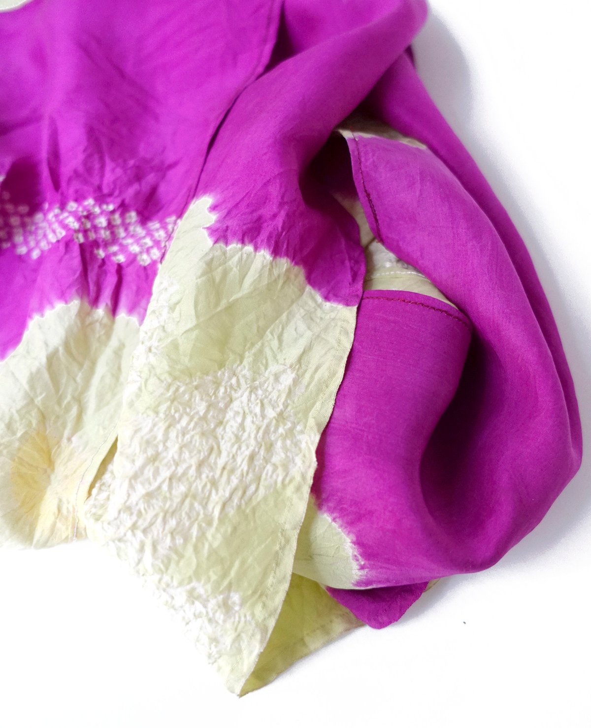 Image of Silketørklæde - med shibori prikker - lilla og pistache - håndindfarvet