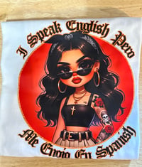 I SPEAK ENGLISH PERO ME ENOJO IN SPANISH TEE