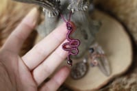Image 3 of *BAG SERPENTE* ciondolo con muta di serpente e quarzo ialino, anello in rame, serpente macramè 