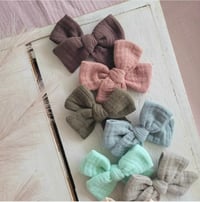 Image 2 of Medium soft pinwheel bows