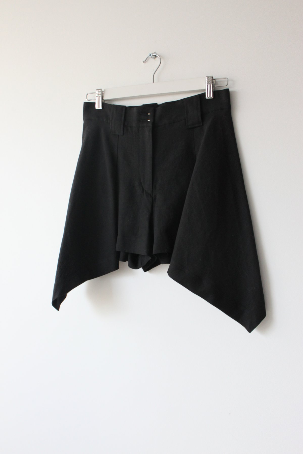 ARCHIVE-Black handkerchief cut shorts