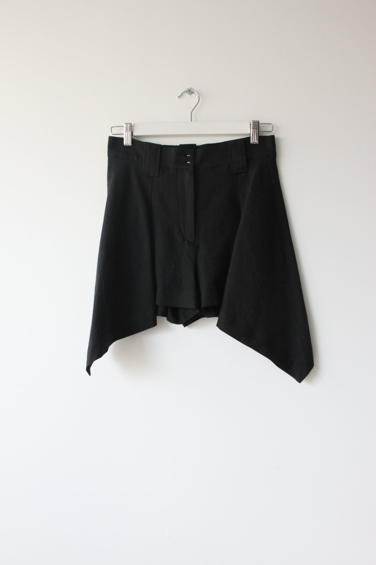 ARCHIVE-Black handkerchief cut shorts