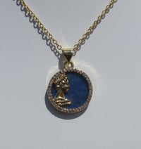 Image 3 of Queen Elizabeth II Commemorative Tribute Gold Silhoutte on Lapis Lazuli Disc Necklace