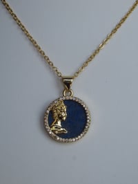 Image 5 of Queen Elizabeth II Commemorative Tribute Gold Silhoutte on Lapis Lazuli Disc Necklace