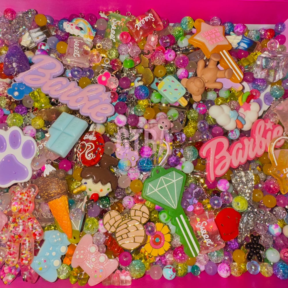 Image of 2024 Bead and charm mix scoop