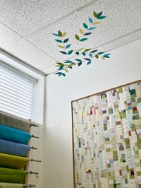 Image 3 of MINI (NURSERY) SIZE LEAF MOBILE: Daisy Chain