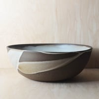 Image 1 of medium splash serving bowl