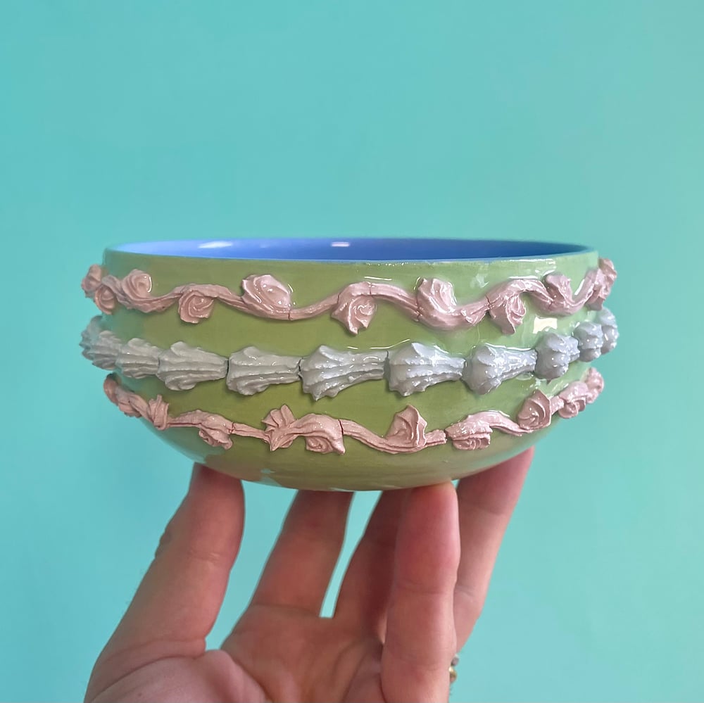 Image of Cake bowl 