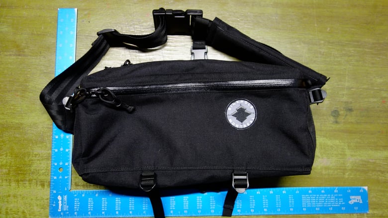 Image of Zipper Fannypack XL (black with green liner)