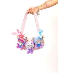 Image 2 of cunning kitty plushie bag