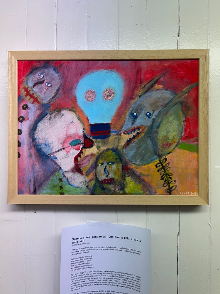 Image of Legát Tibor: Önarckép kék gázálarcban ("Ott fent a kék, a kék a terepszín")