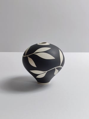 Image of Midi Black & White Leaf Vessel