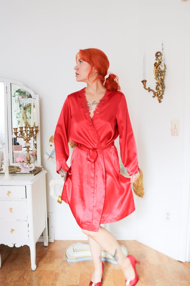 Image of Modern Morgan Taylor Red Robe with Lace Details (Medium)