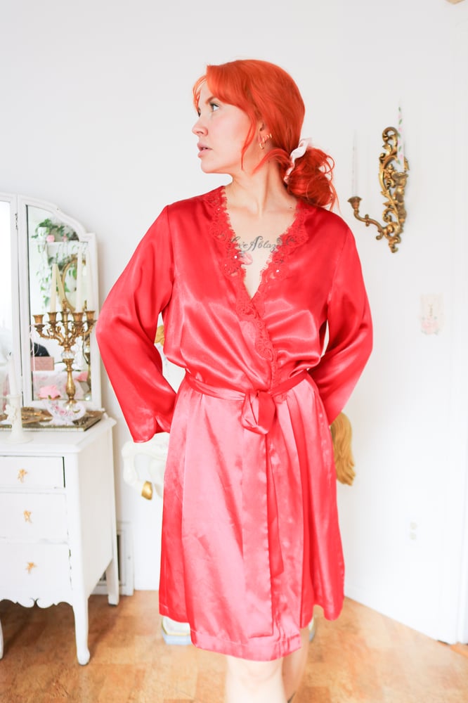Image of Modern Morgan Taylor Red Robe with Lace Details (Medium)