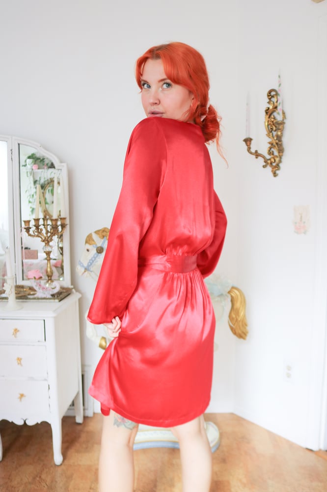 Image of Modern Morgan Taylor Red Robe with Lace Details (Medium)