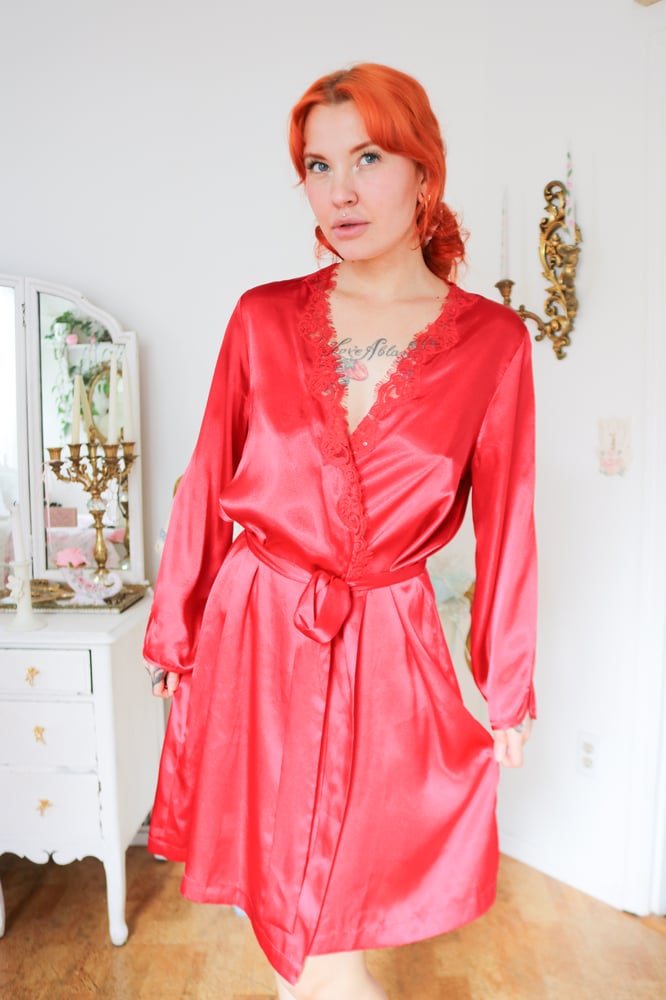 Image of Modern Morgan Taylor Red Robe with Lace Details (Medium)