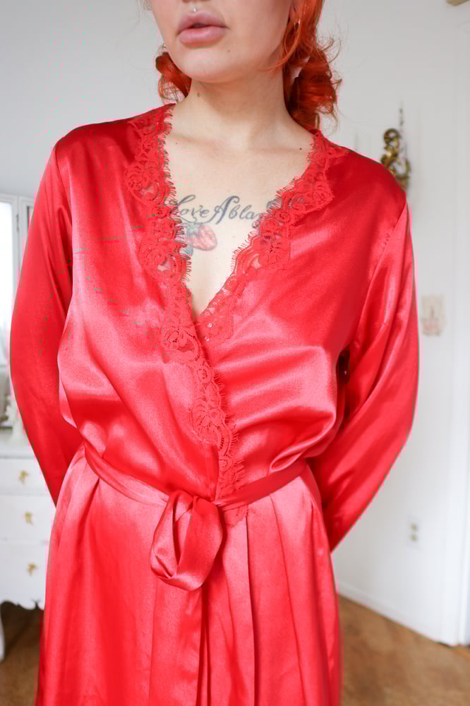 Image of Modern Morgan Taylor Red Robe with Lace Details (Medium)