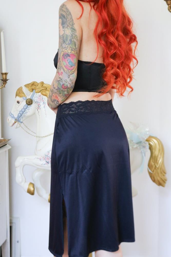 Image of Vintage 90s Vassarette Silky Black Half Slip with Lace Waist(24)