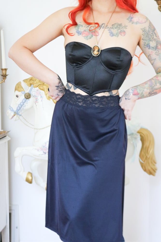 Image of Vintage 90s Vassarette Silky Black Half Slip with Lace Waist(24)