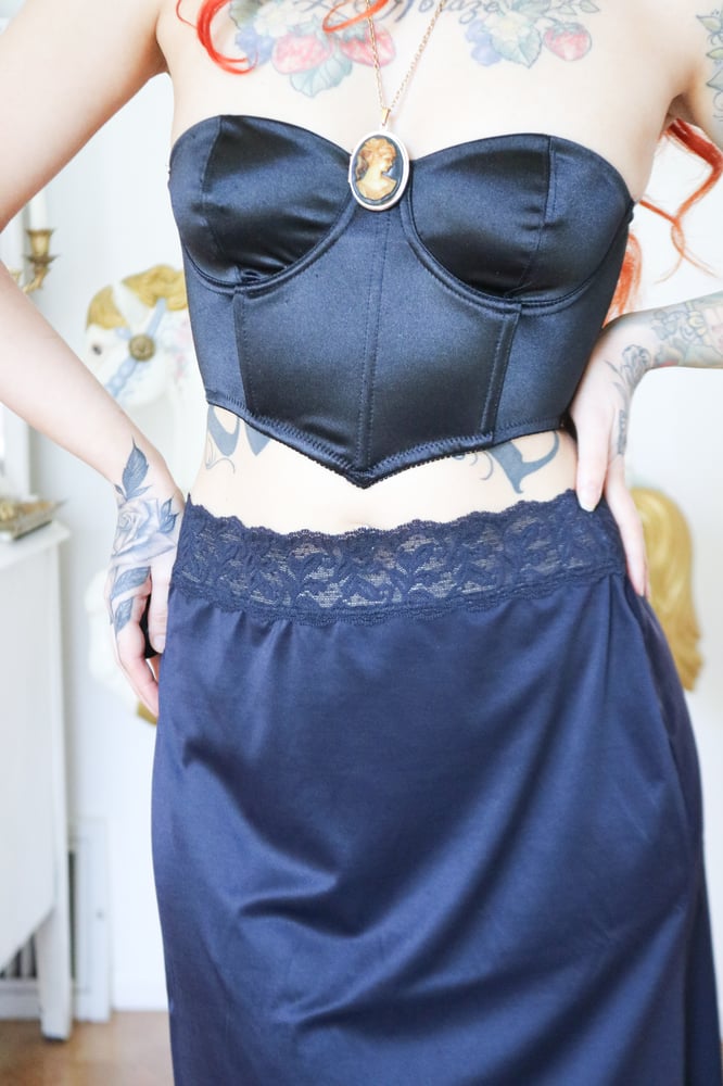Image of Vintage 90s Vassarette Silky Black Half Slip with Lace Waist(24)