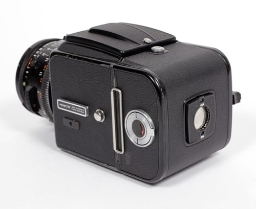 Image of Hasselblad *500C/M camera w/ Planar T* 80mm F2.8 CF lens + A12 Back + WLF #4013