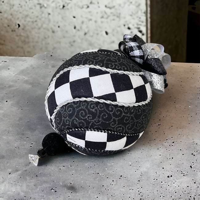 Black & White Check Swirl