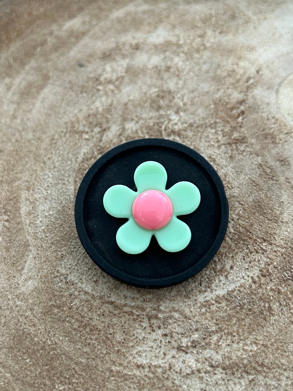 Image of Daisy brooch mint green 