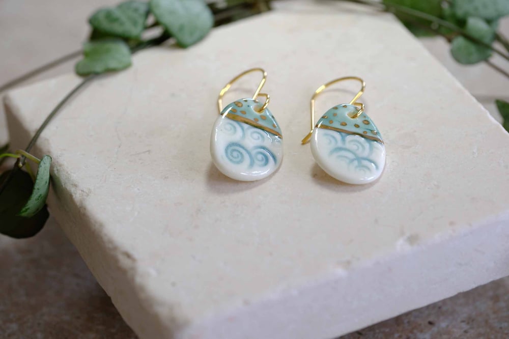 Image of Pebble Green Lustre Earring