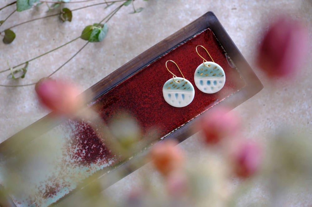 Image of Round Green Lustre Earring