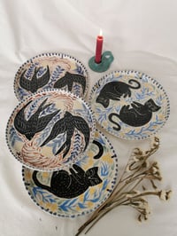 Image 2 of Plato con gatos. 