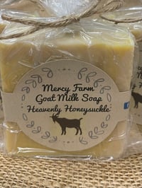 Heavenly Honeysuckle - notes are tuberose, nectarine, cherry, honeysuckle, jasmine, rose, sandalwood