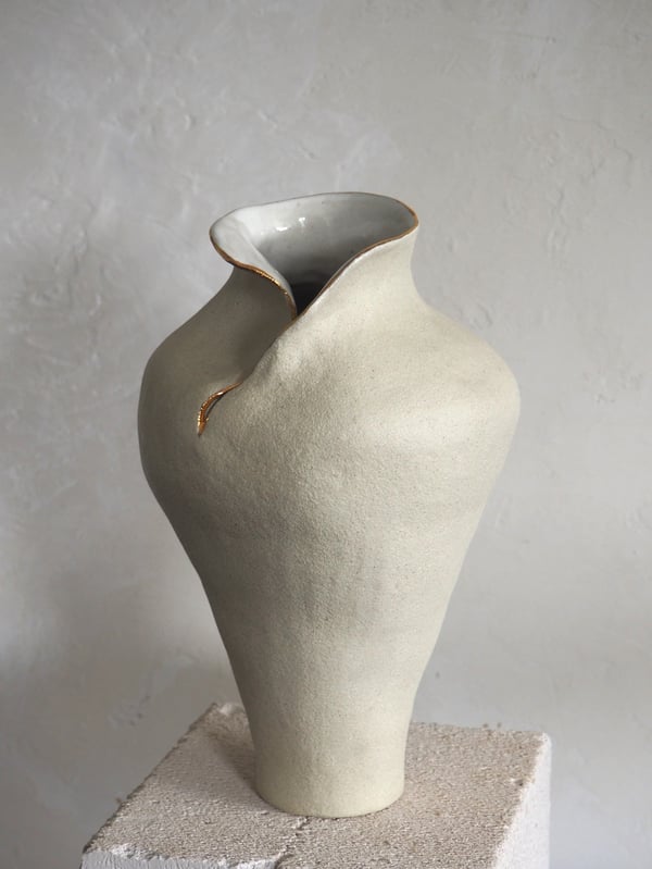 Gold trimmed SORELLA vase