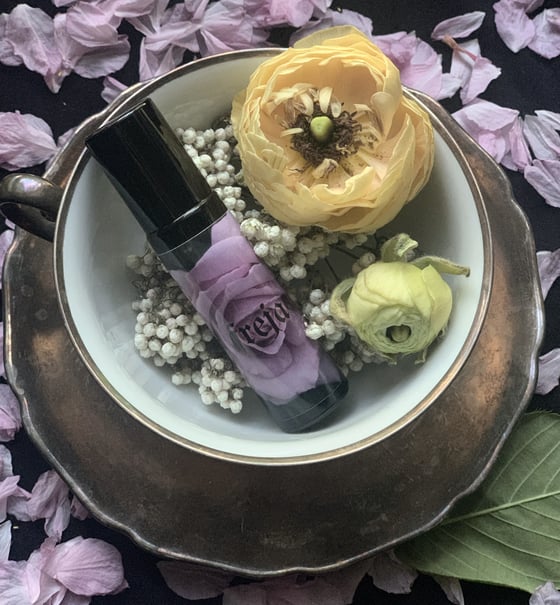 Image of Freja Perfume Oil (Elderflower, Rose, Rosewood, Carnation)