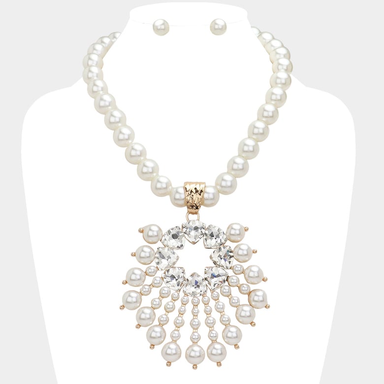 Image of Oversized Pearl Pendant Statement Necklace