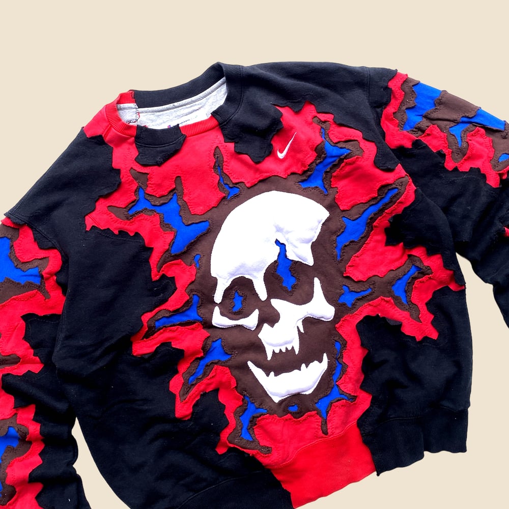 REWORKED NIKE CRACKED 3 LAYER SKULL SWEATSHIRT SIZE L/XL