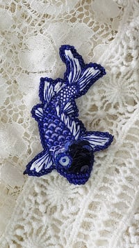 Image 1 of Broche Pins CARPE KOI
