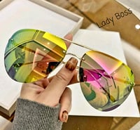 Metal frame aviator sunglasses 