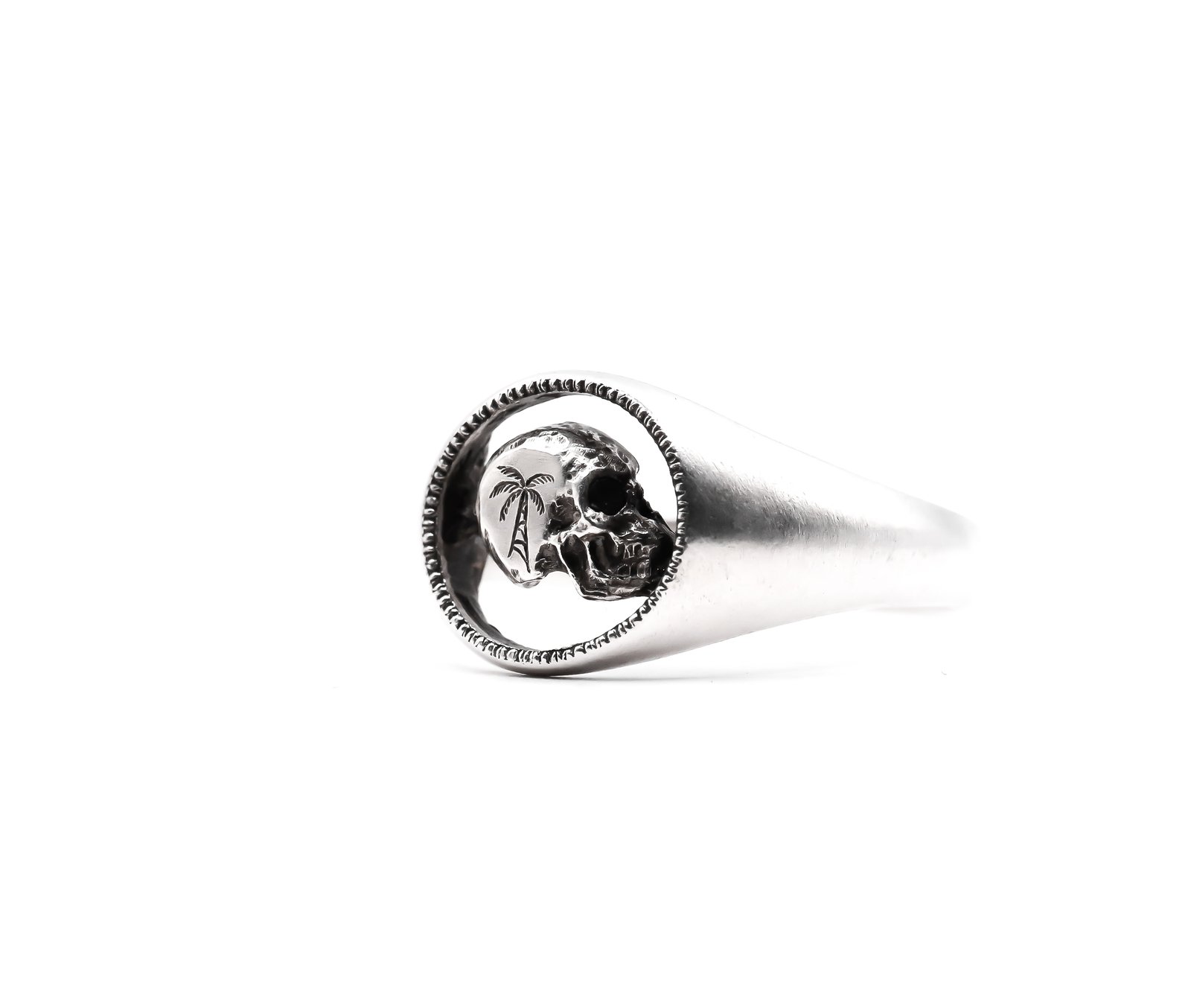 Palm Skull Ring / D.N. COMPANY