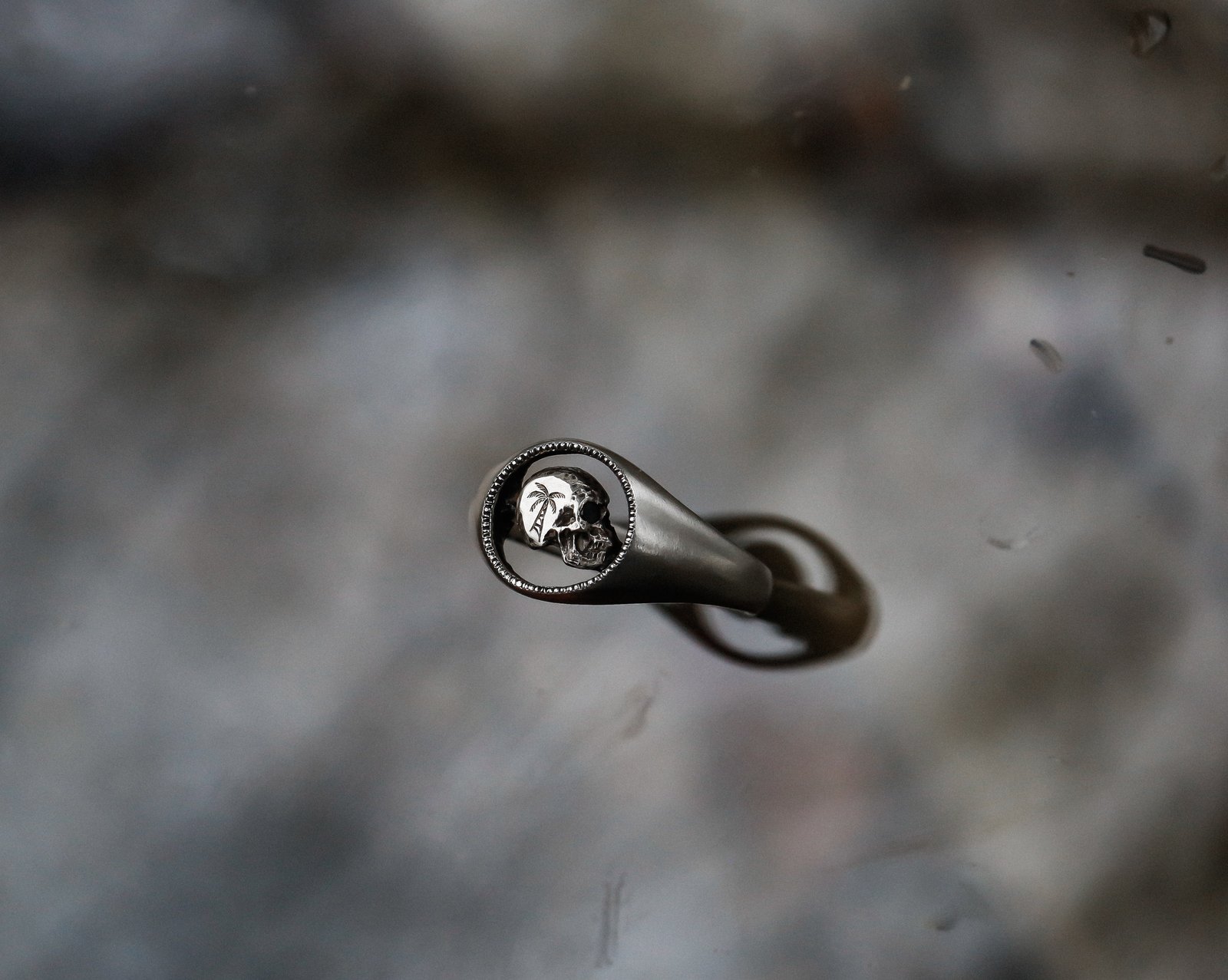 Palm Skull Ring / D.N. COMPANY