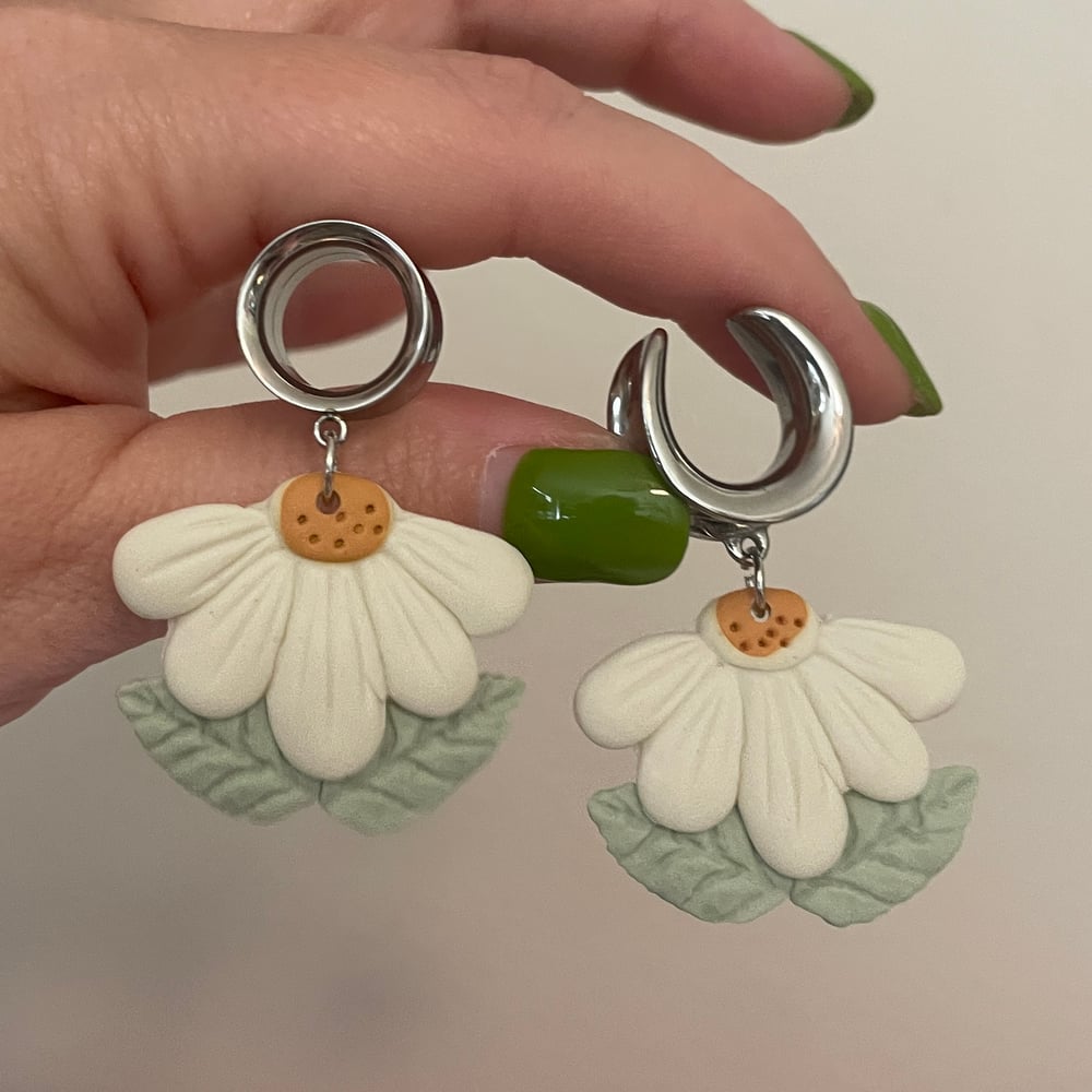 Image of Daisy Leaf Dangles (sizes 2g-2")