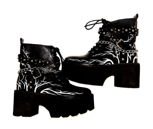 Image of  CUSTOM  HANDPAINTED CHAIN BOOTS