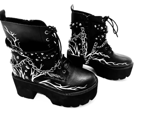 Image of  CUSTOM  HANDPAINTED CHAIN BOOTS