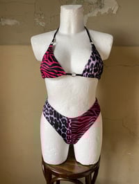 Image 2 of Triangel Bikini Top with Rings pink