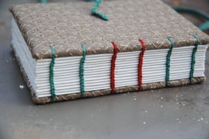 EBRIMA — Reliure copte — Papier de mûrier — Perle tibétaine