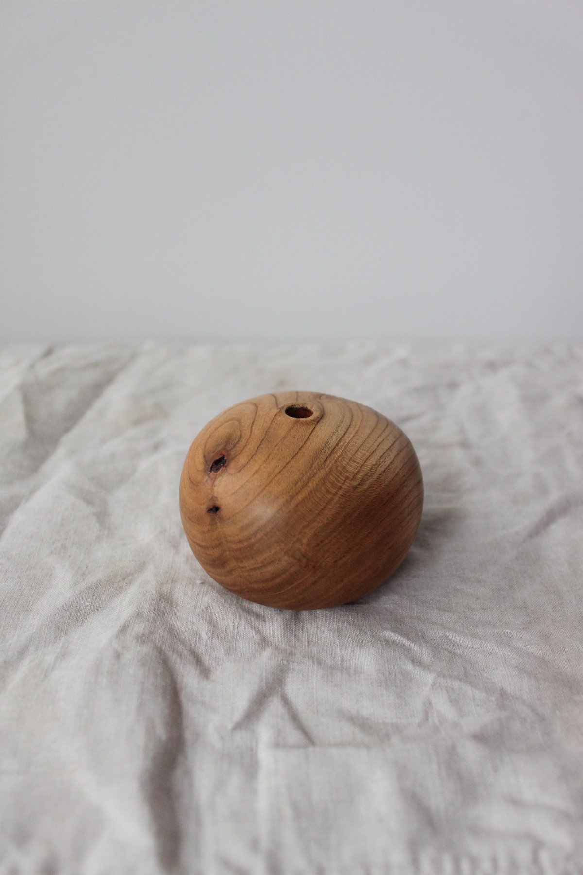 Hand crafted pear wood vase - François Lê Xuân